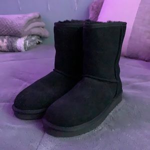 Women’s black Ugg’s